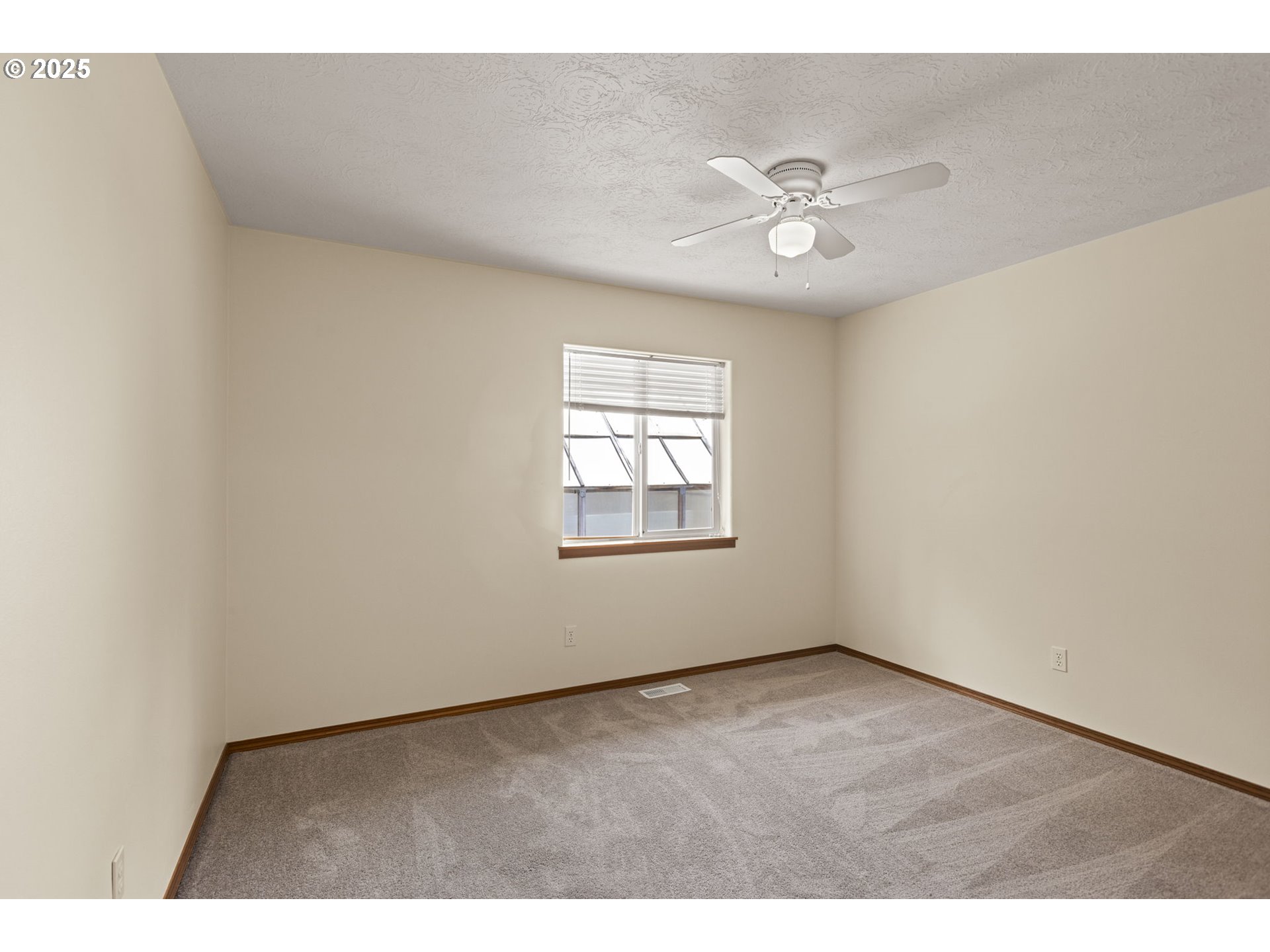 647 NE MEADOW DR, Portland