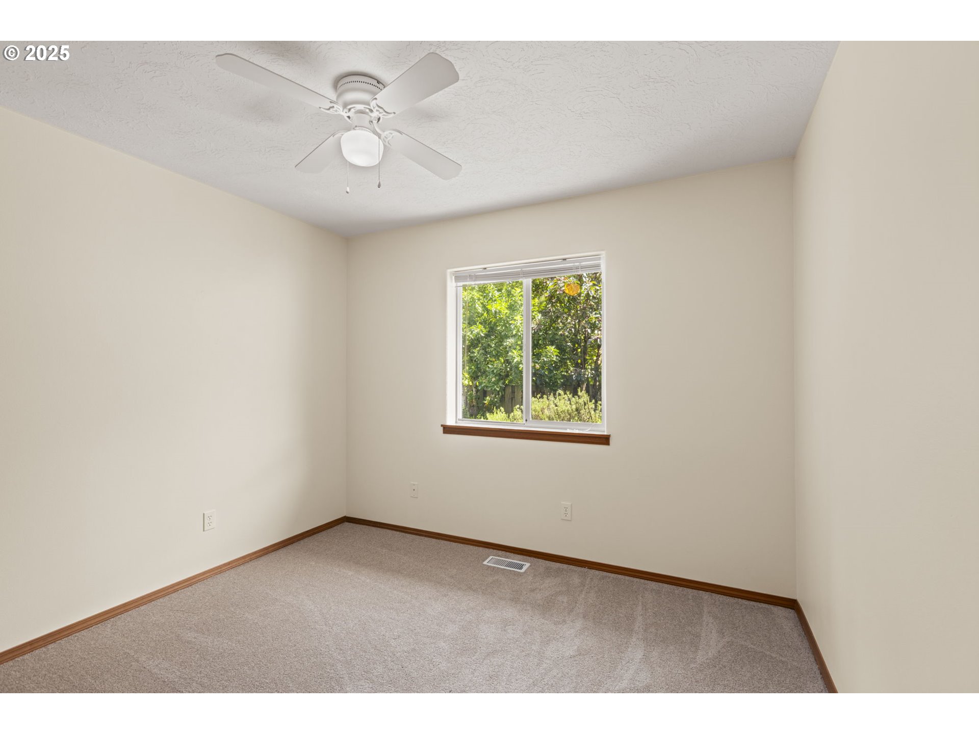 647 NE MEADOW DR, Portland