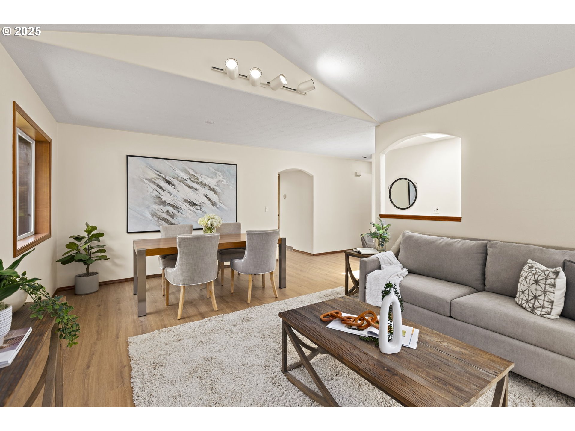 647 NE MEADOW DR, Portland