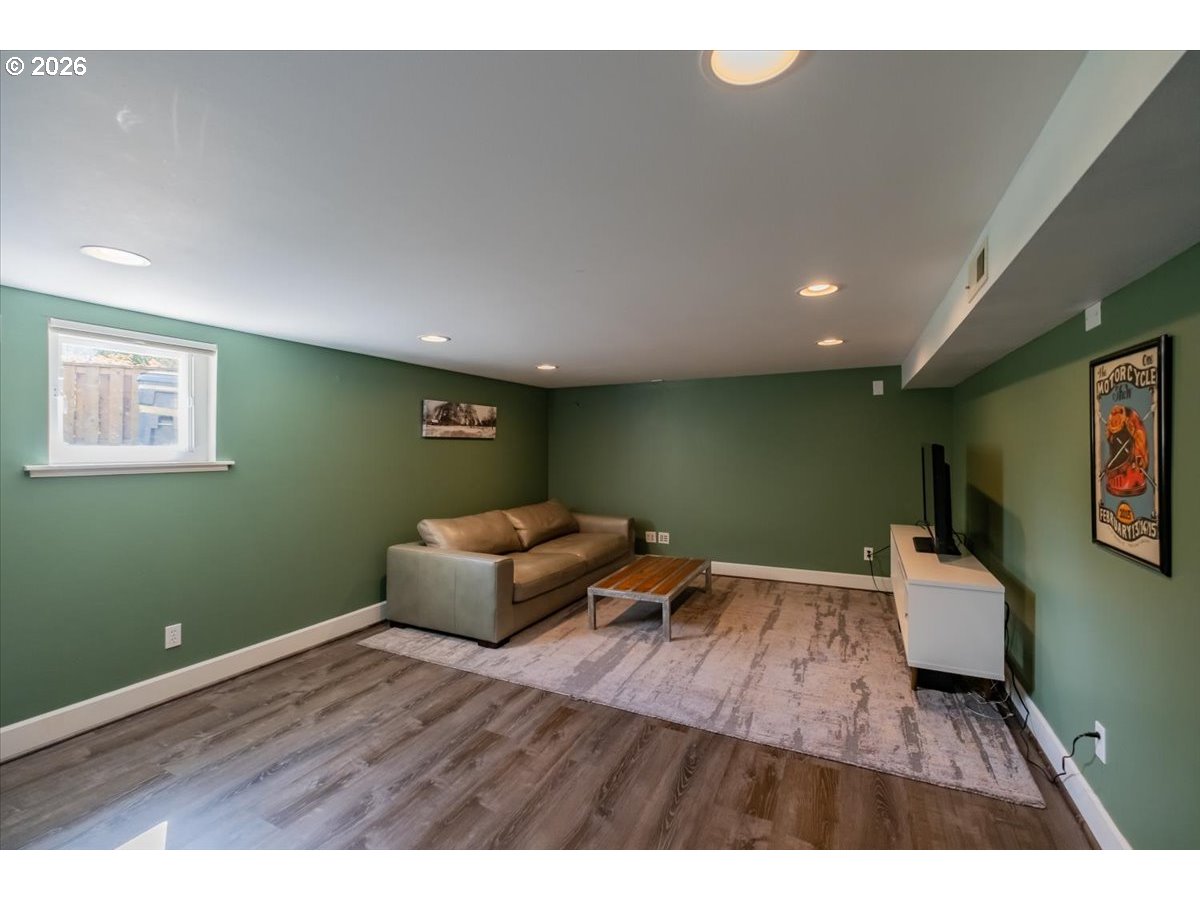1905 SE DIVISION ST