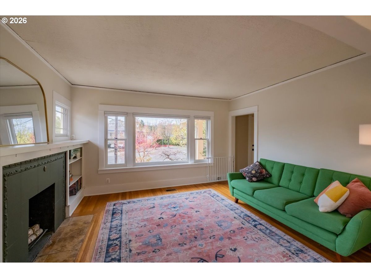 1905 SE DIVISION ST