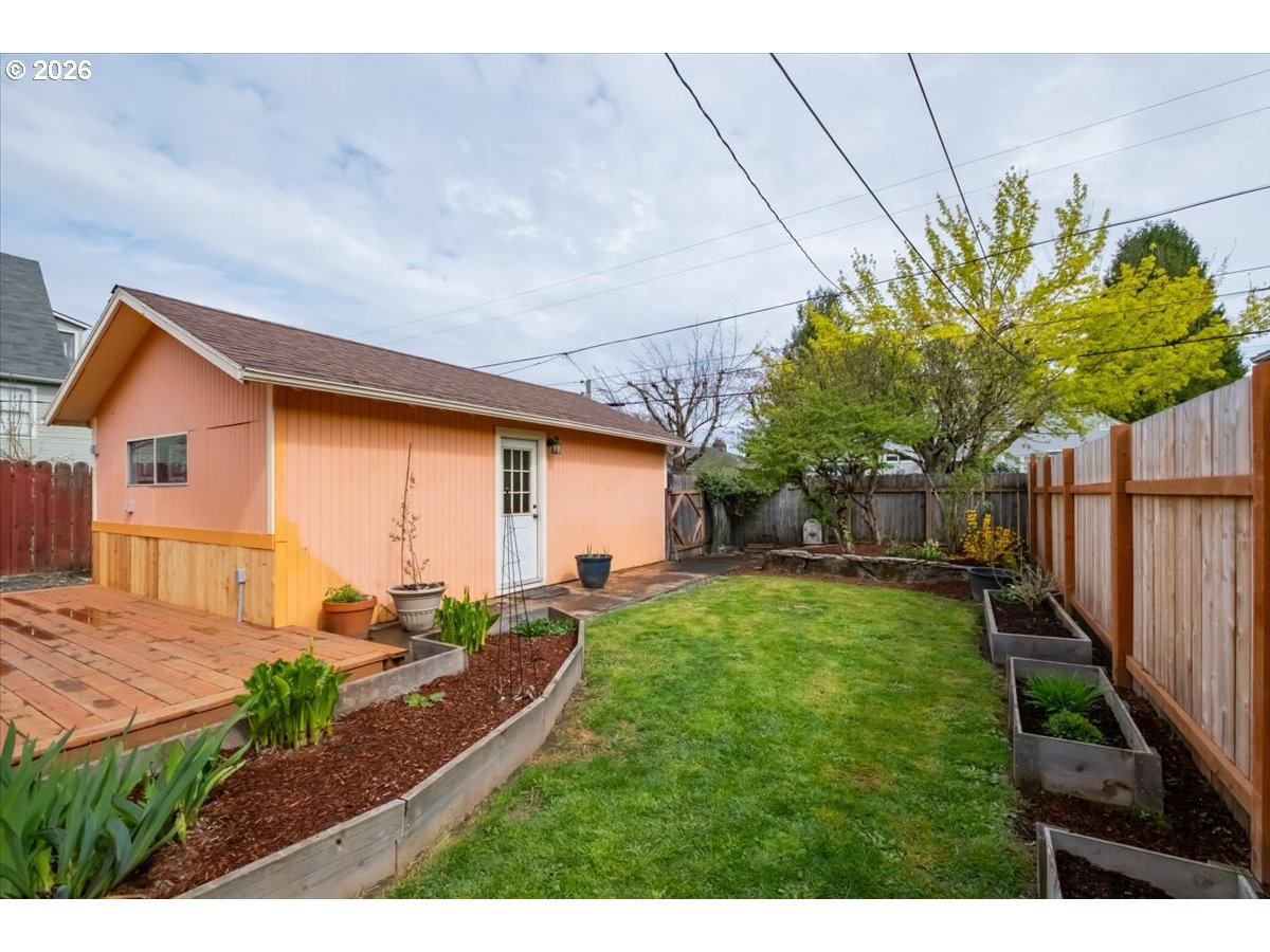 1905 SE DIVISION ST