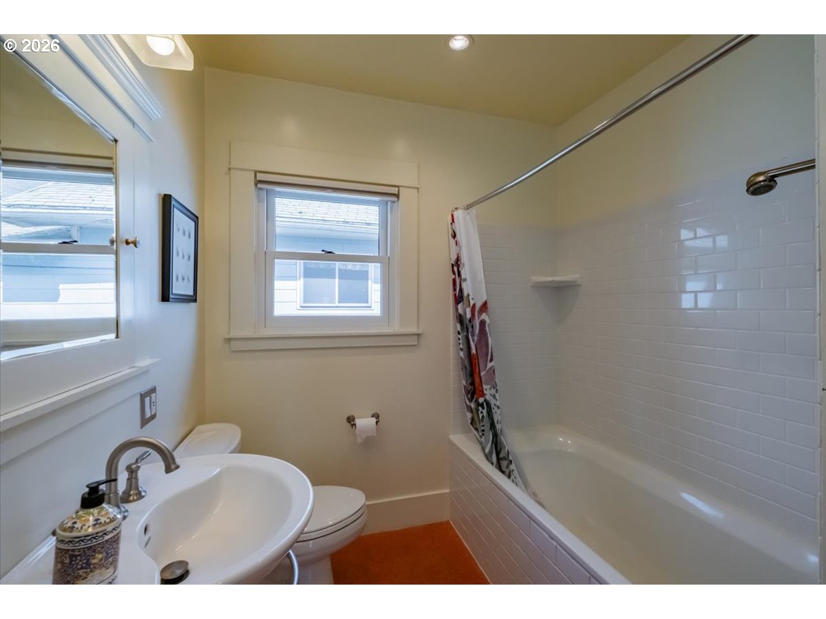 1905 SE DIVISION ST