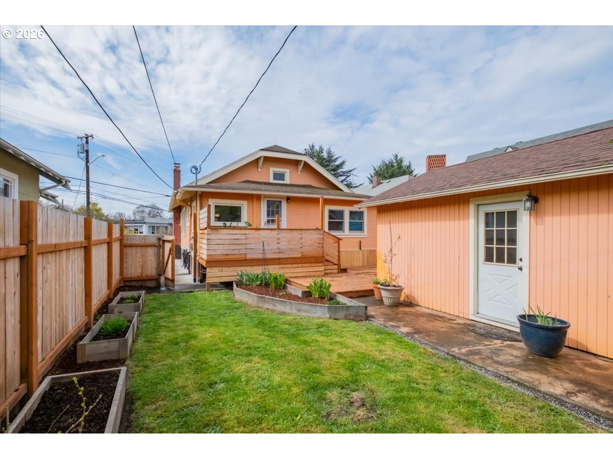 1905 SE DIVISION ST