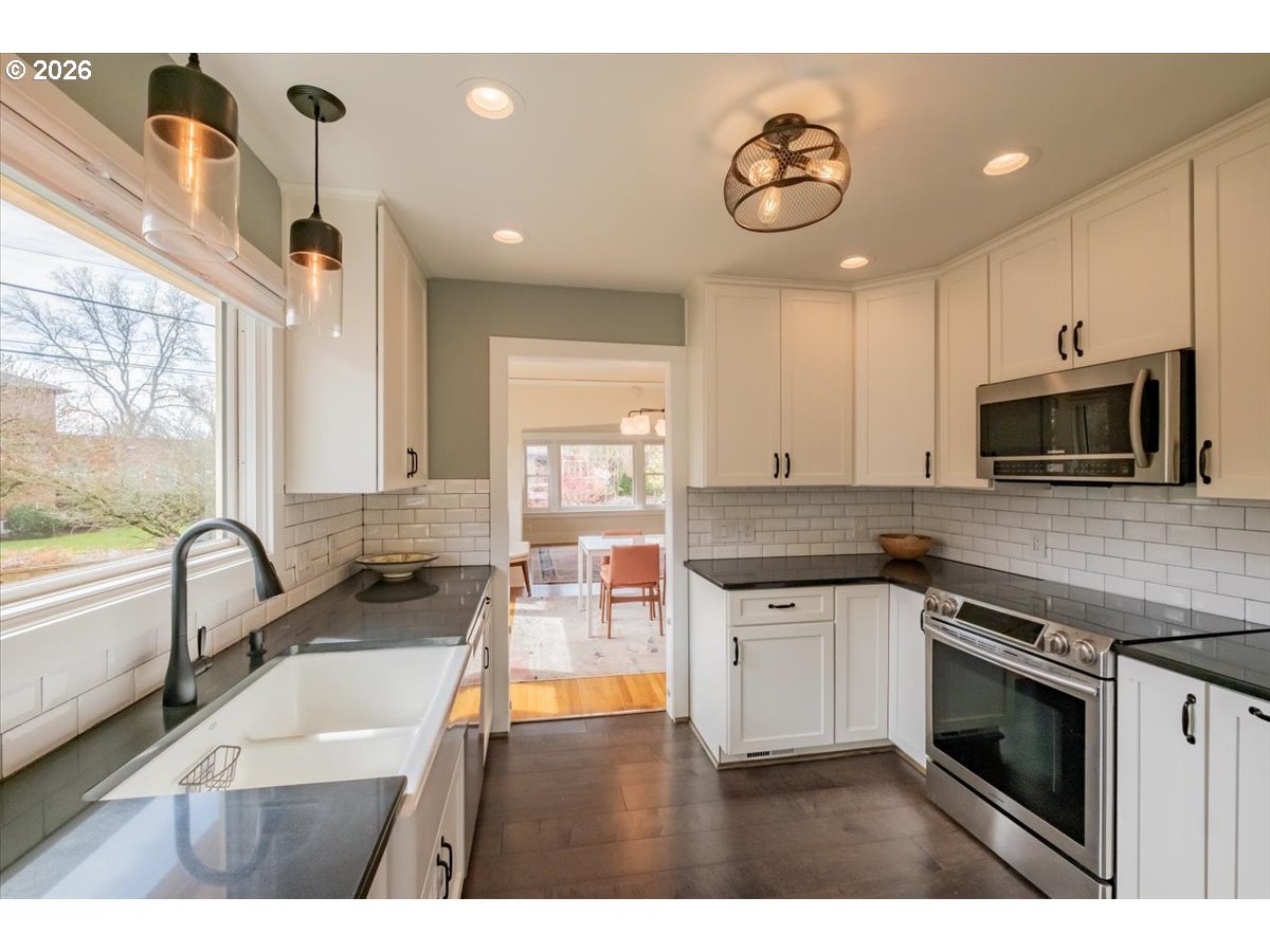 1905 SE DIVISION ST