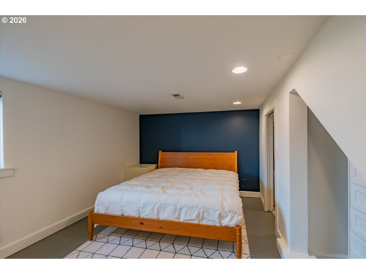 1905 SE DIVISION ST