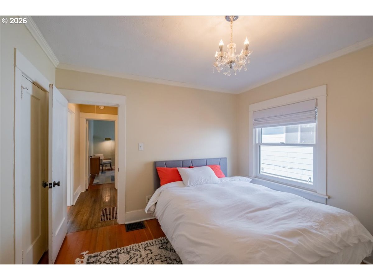 1905 SE DIVISION ST