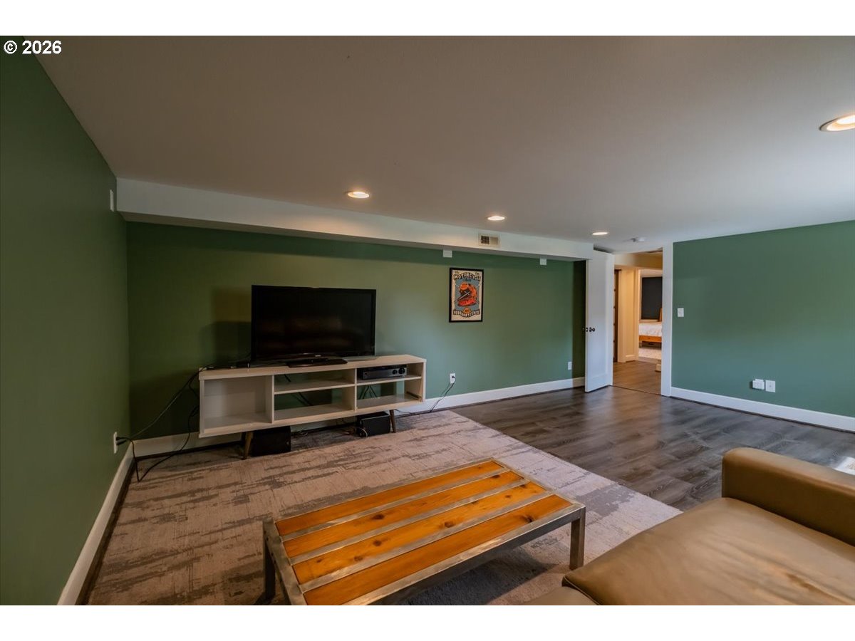 1905 SE DIVISION ST