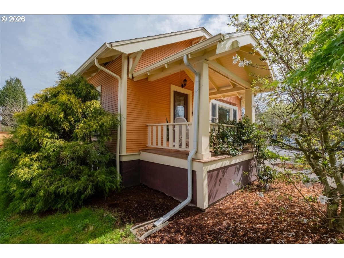 1905 SE DIVISION ST