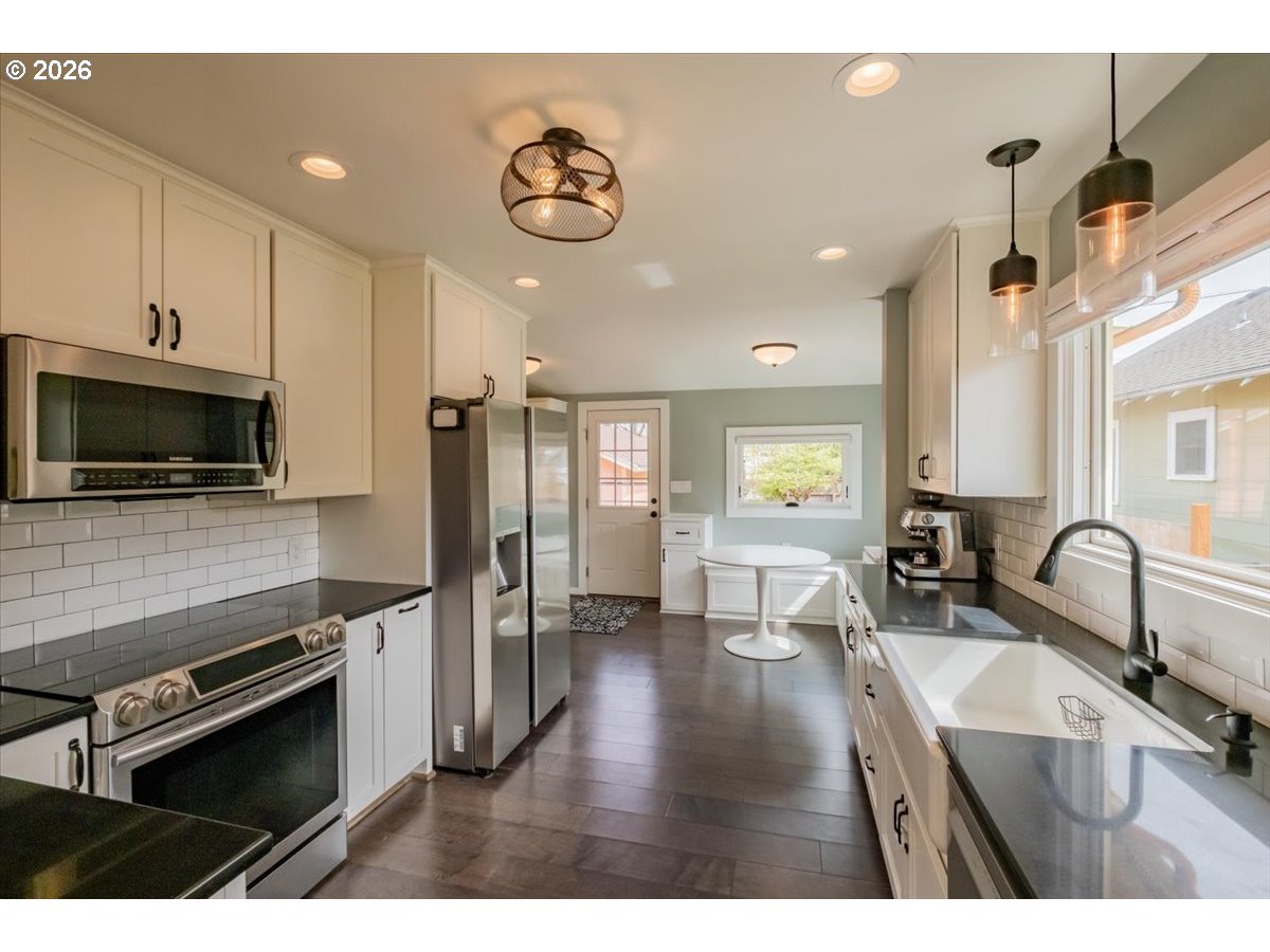 1905 SE DIVISION ST