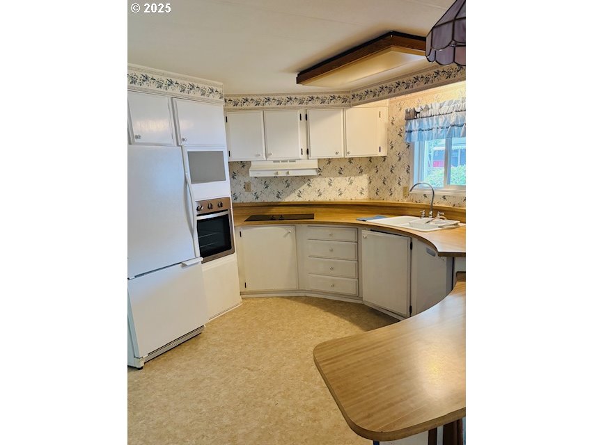 21100 NE SANDY BLVD #2