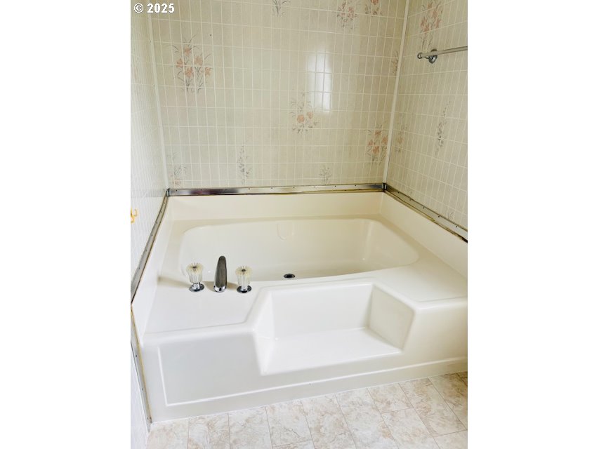 21100 NE SANDY BLVD #2