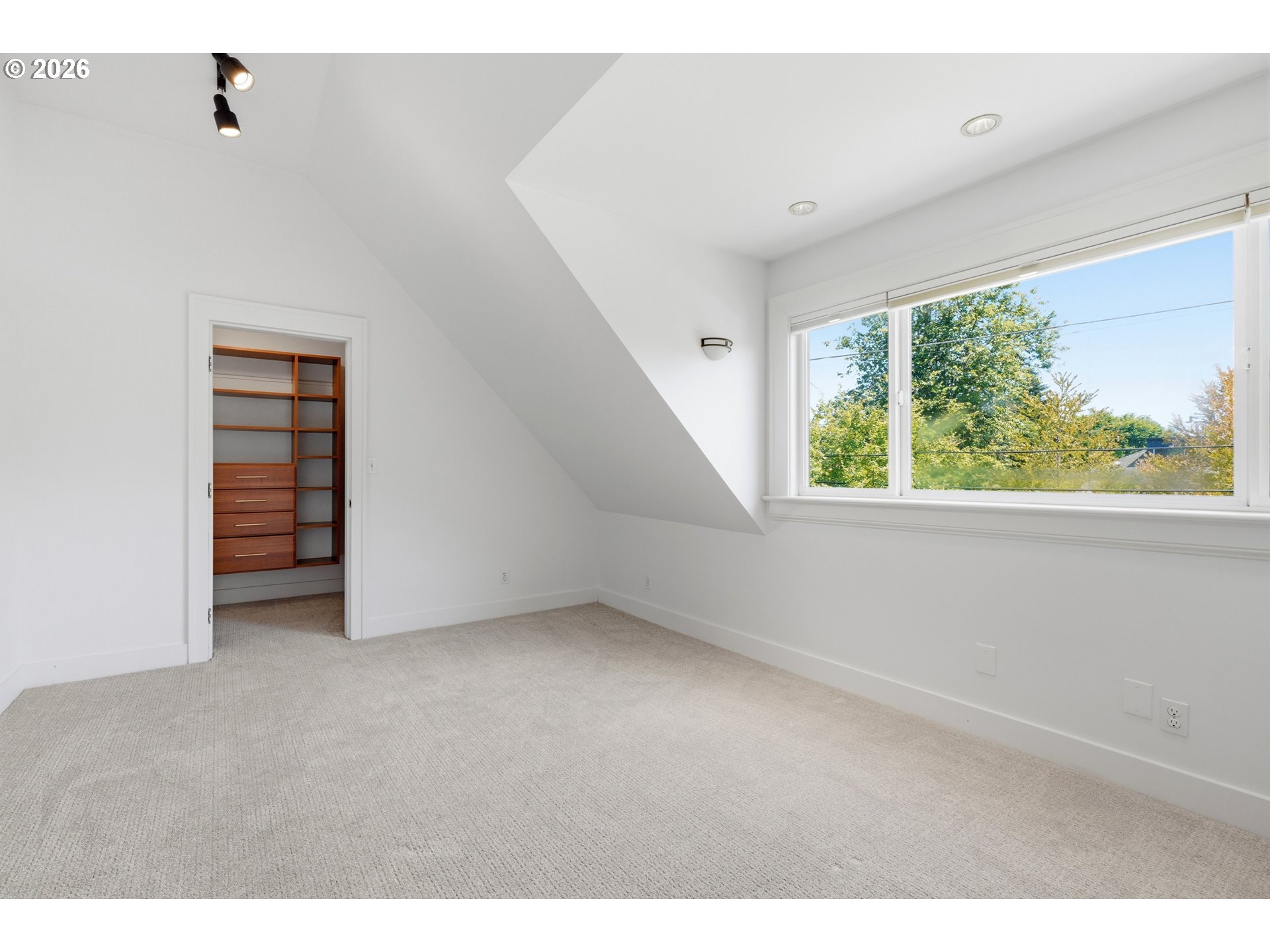 1133 NE 37TH AVE