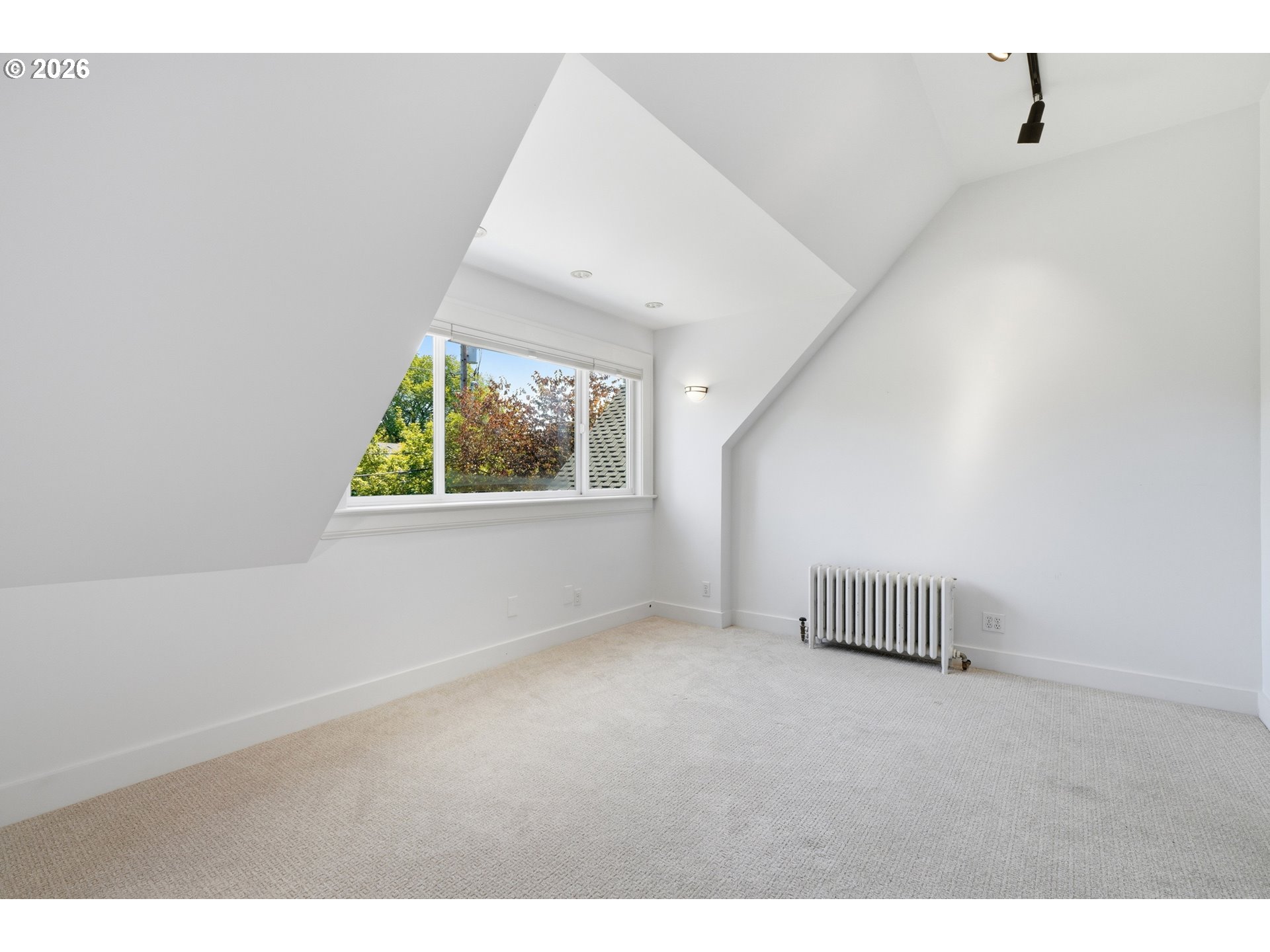 1133 NE 37TH AVE