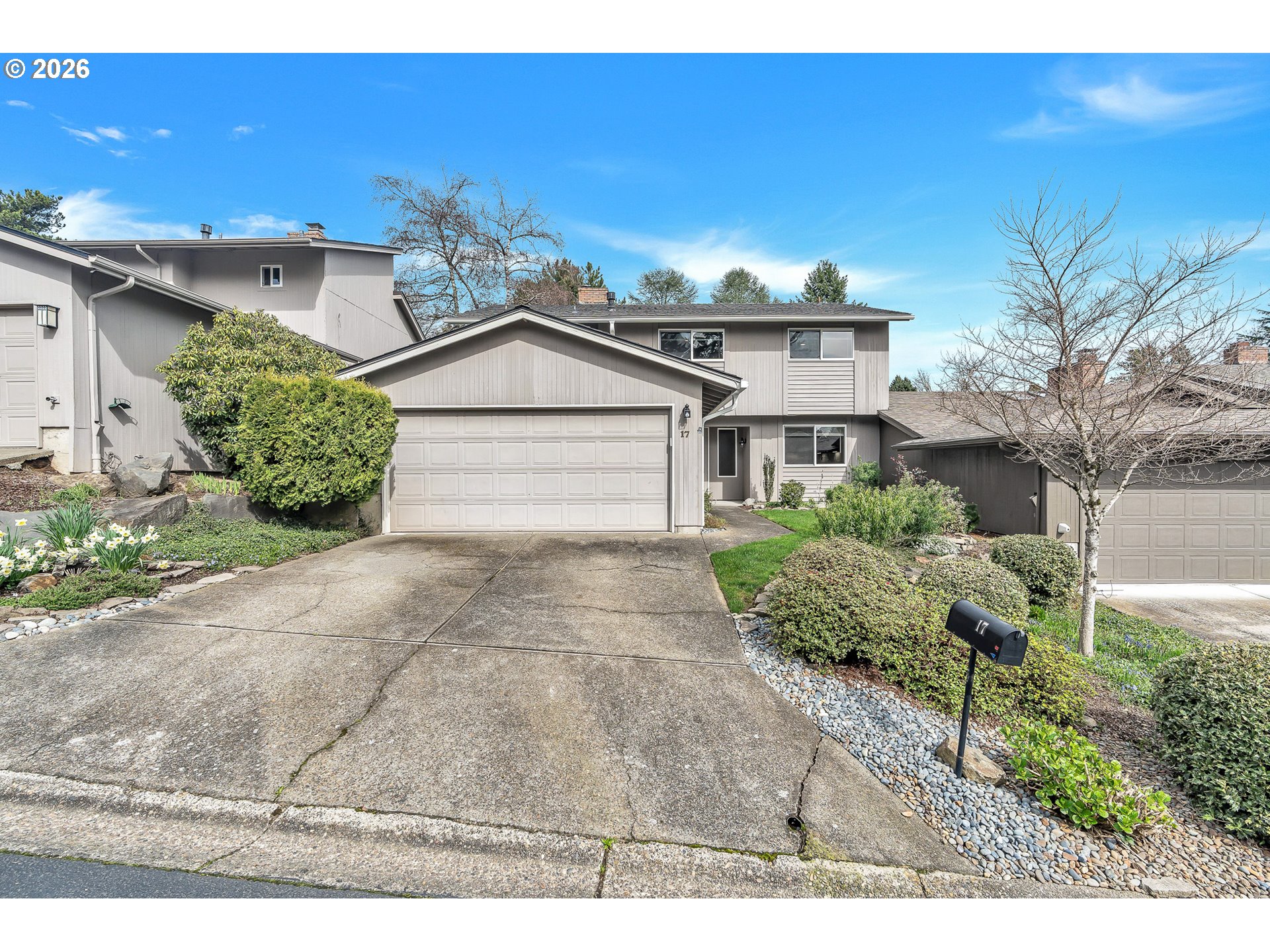 17 BRITTEN CT