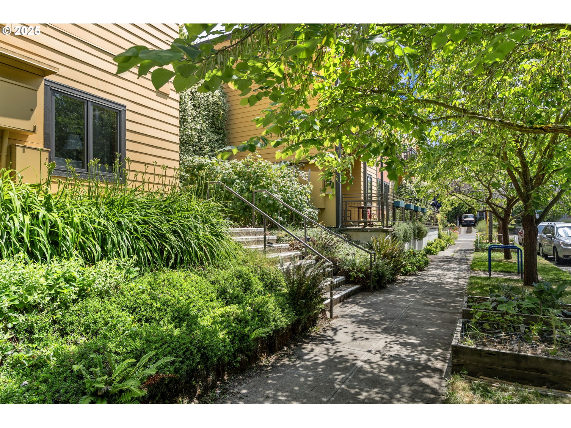 2525 N KILLINGSWORTH ST 205
