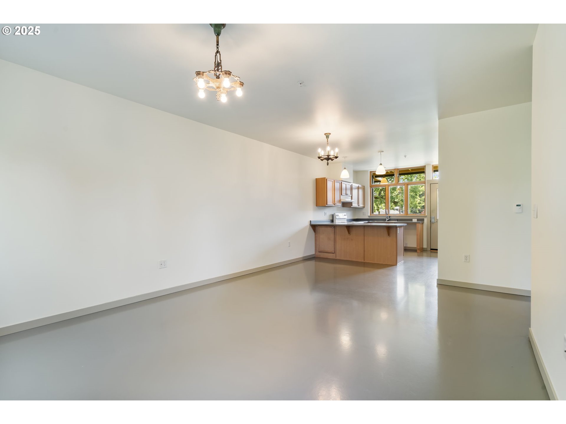 2525 N KILLINGSWORTH ST 205