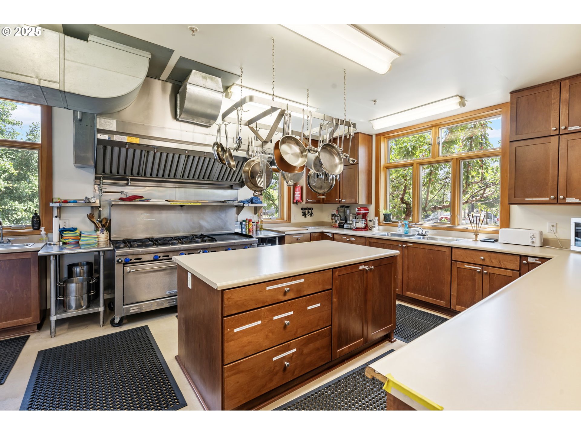 2525 N KILLINGSWORTH ST 205