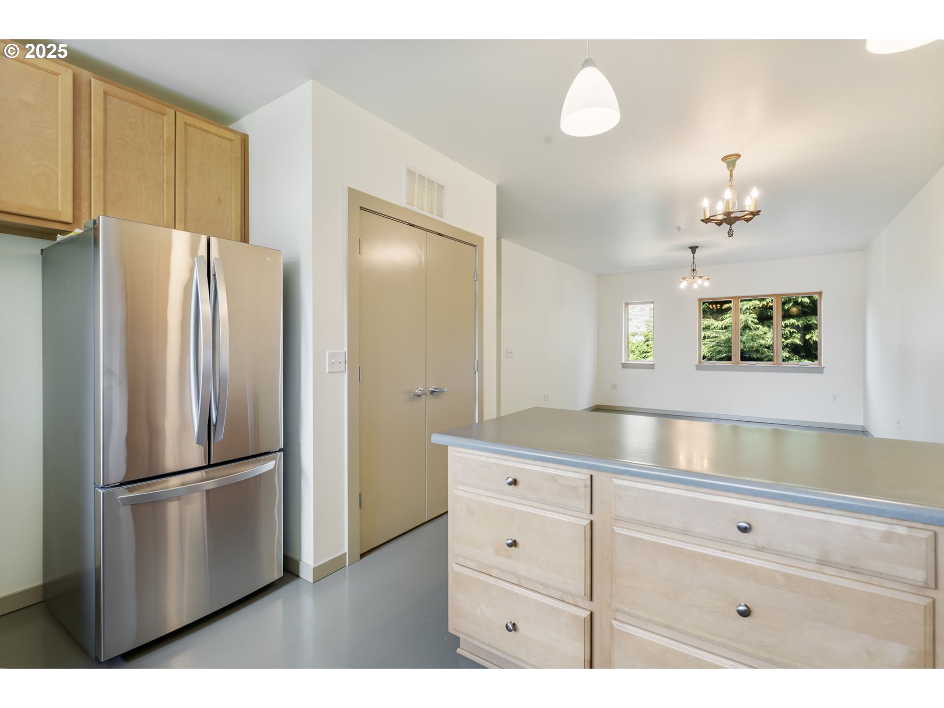 2525 N KILLINGSWORTH ST 205