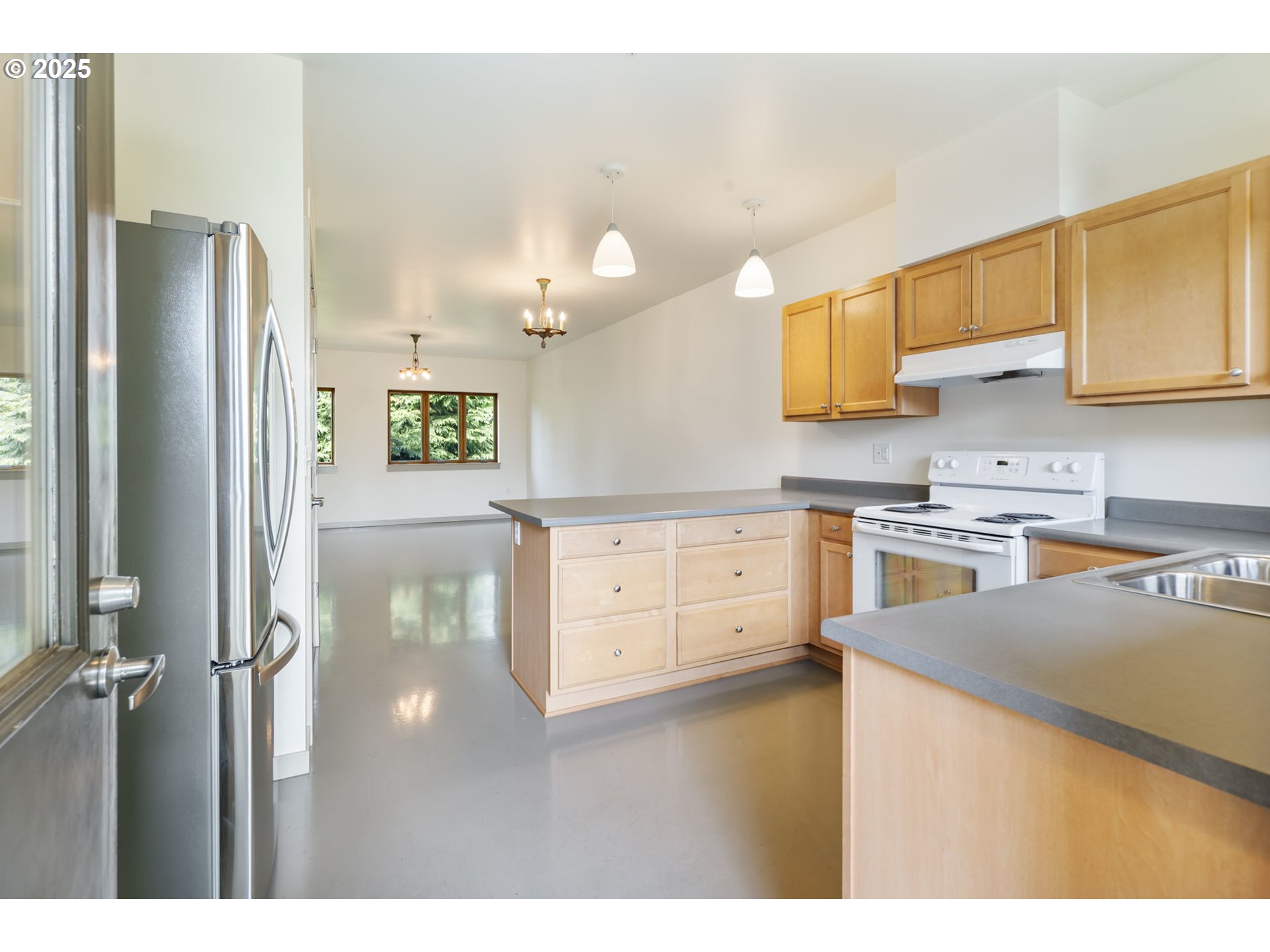 2525 N KILLINGSWORTH ST 205