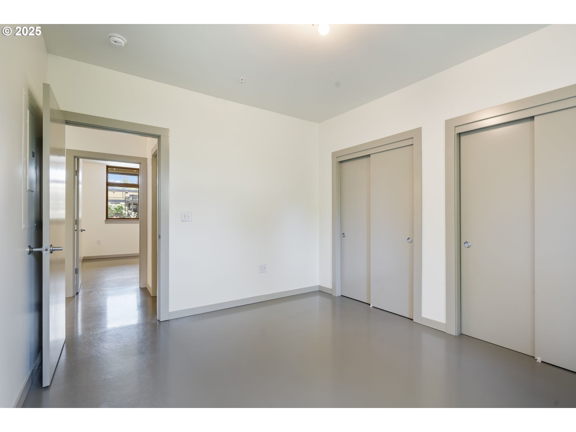 2525 N KILLINGSWORTH ST 205