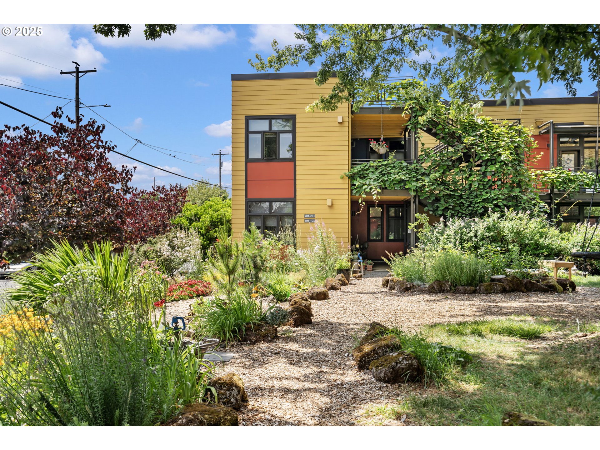 2525 N KILLINGSWORTH ST 205