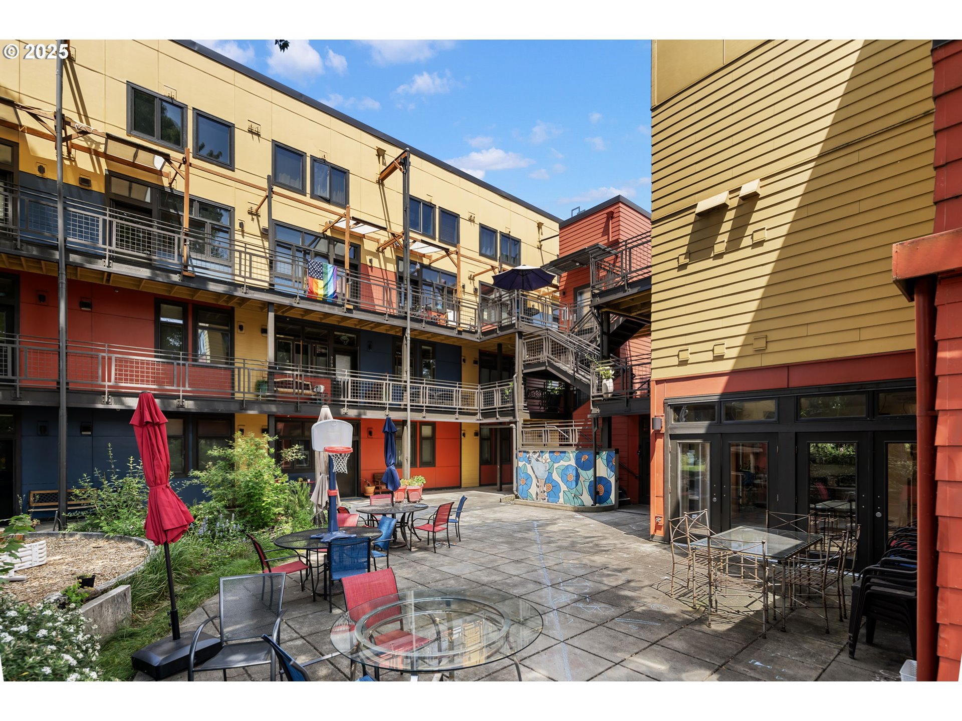 2525 N KILLINGSWORTH ST 205