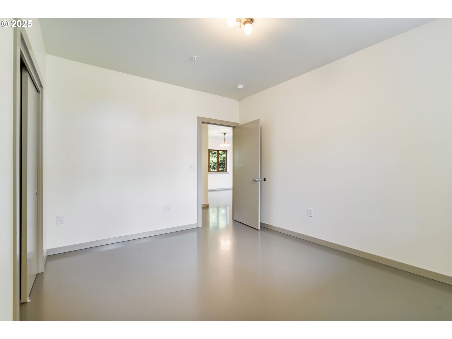 2525 N KILLINGSWORTH ST 205