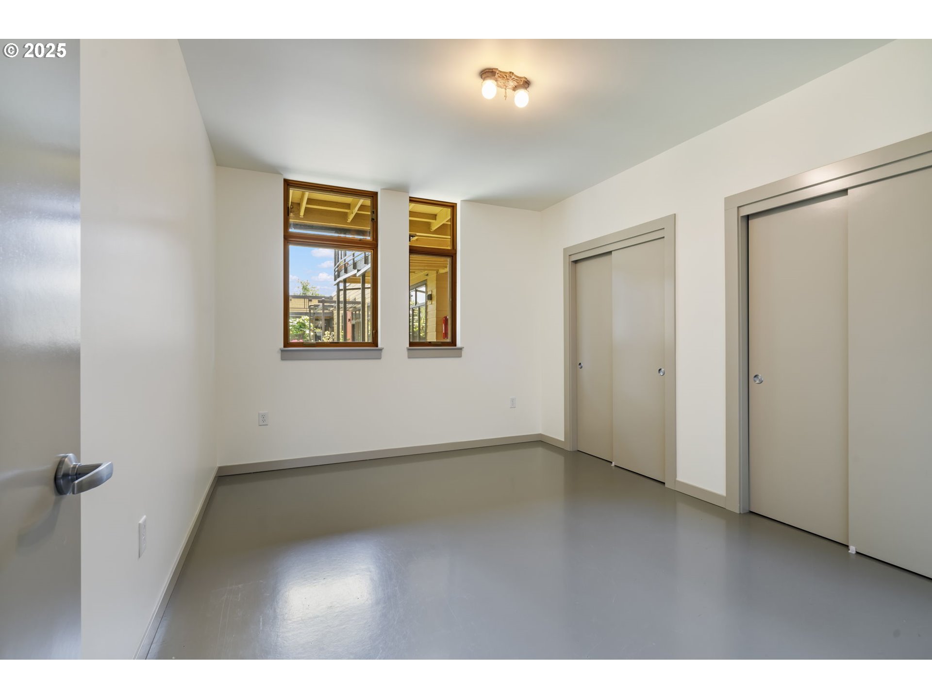 2525 N KILLINGSWORTH ST 205