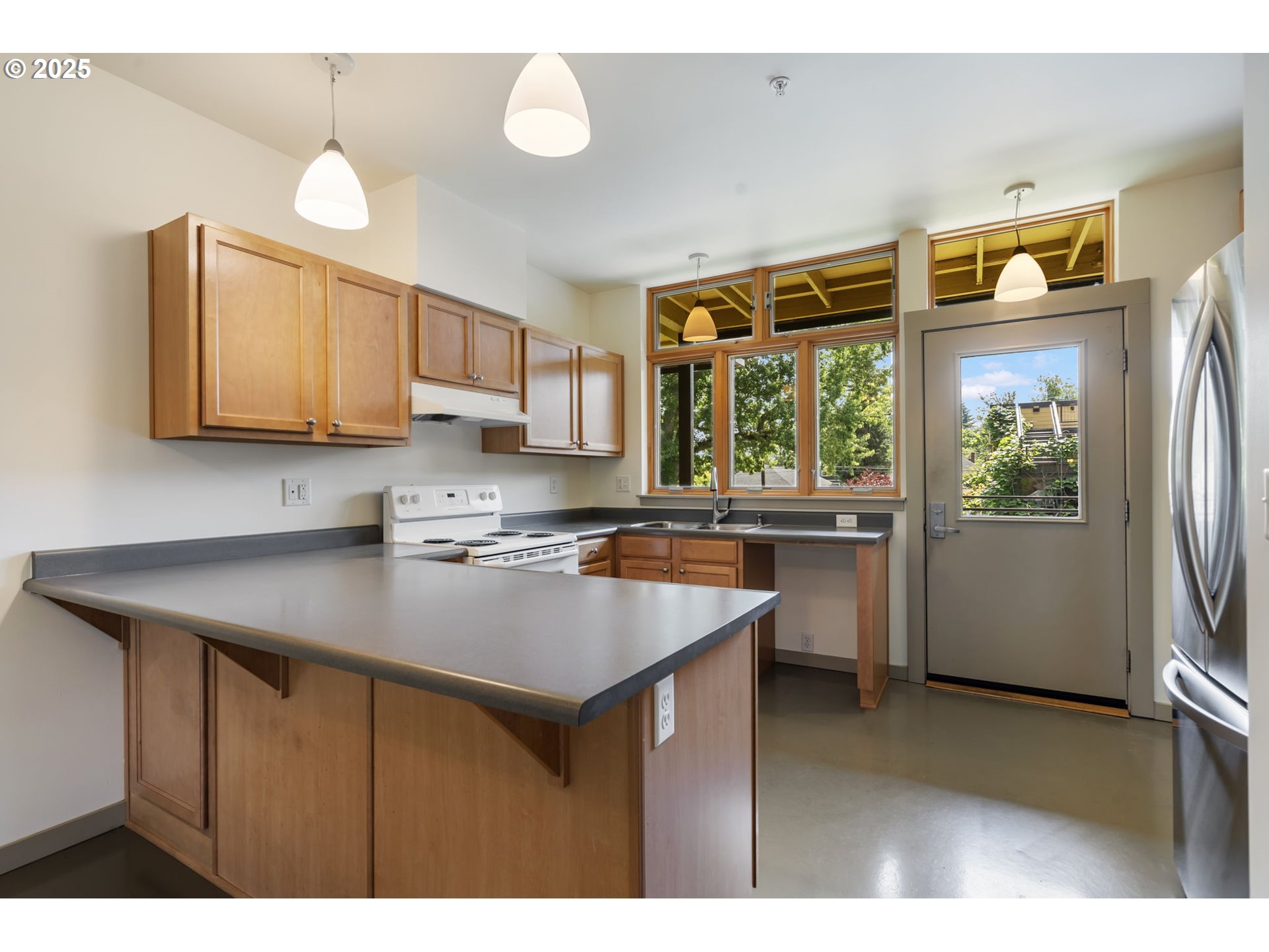 2525 N KILLINGSWORTH ST 205