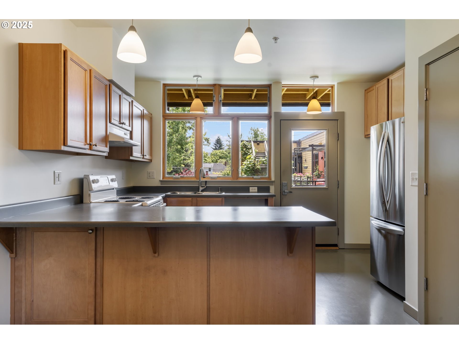 2525 N KILLINGSWORTH ST 205