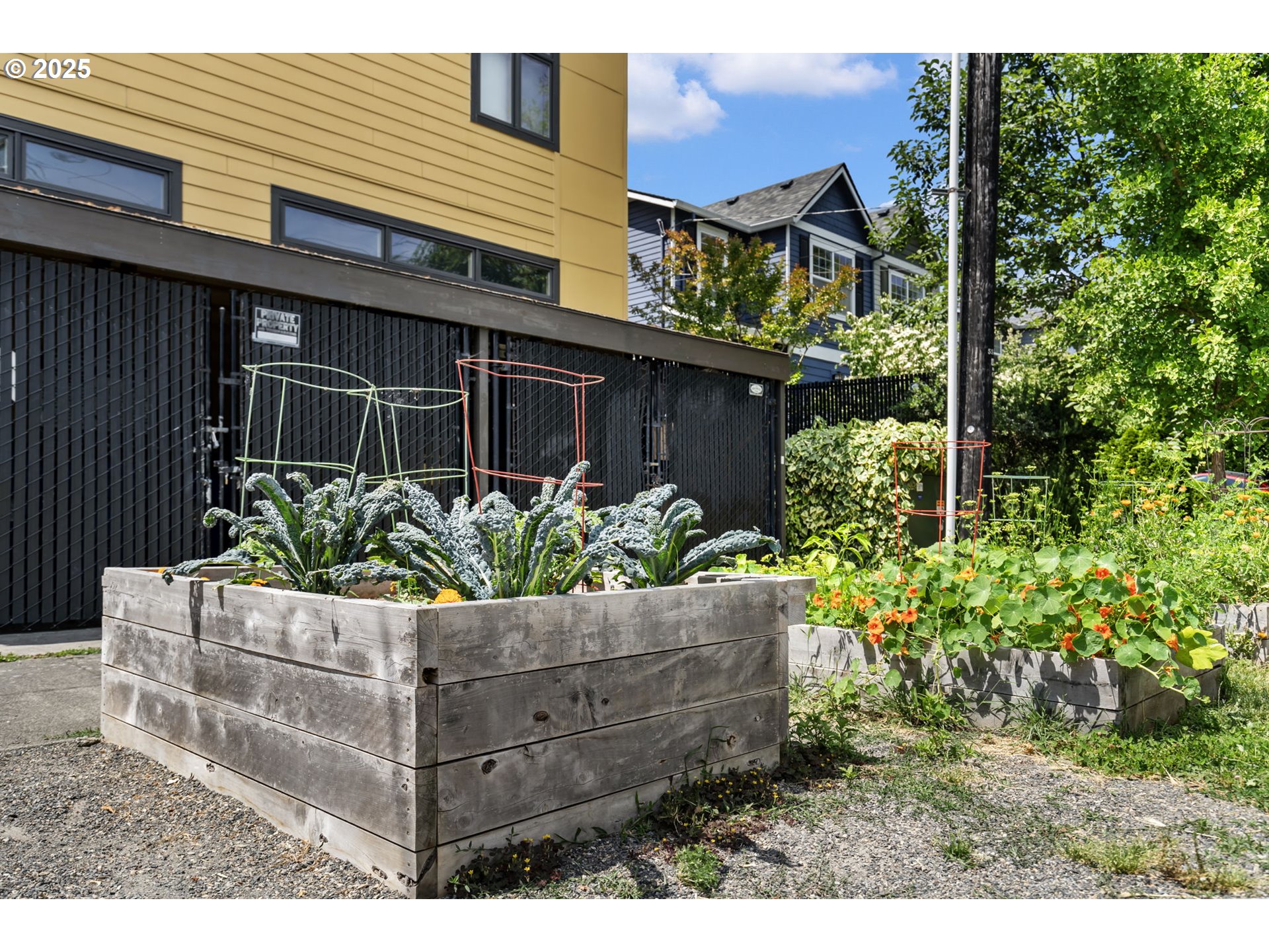2525 N KILLINGSWORTH ST 205