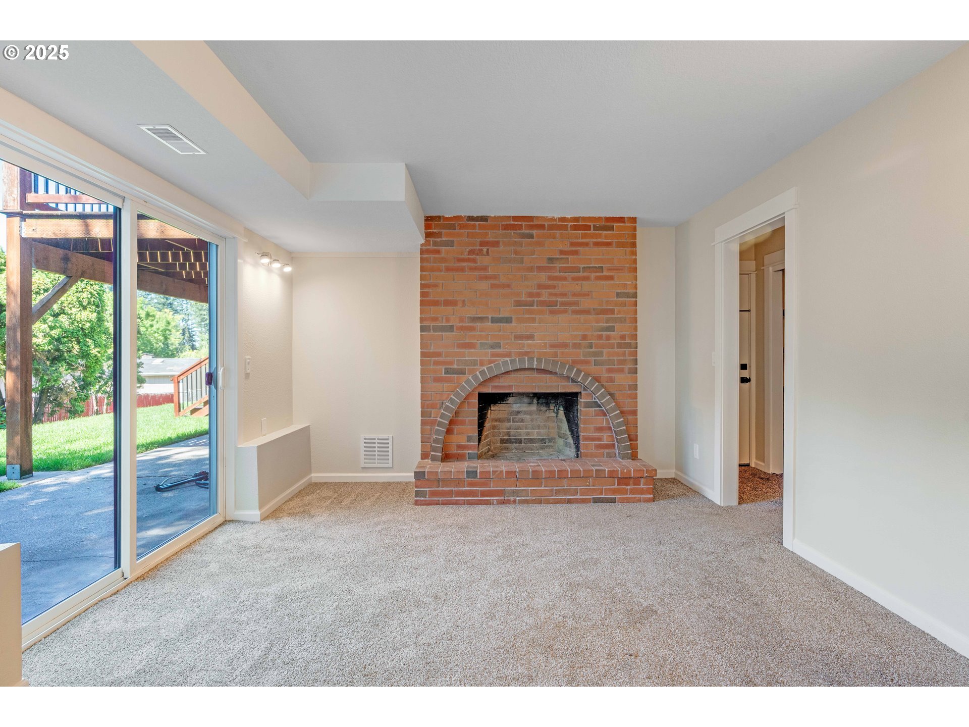 423 NE HACIENDA PL