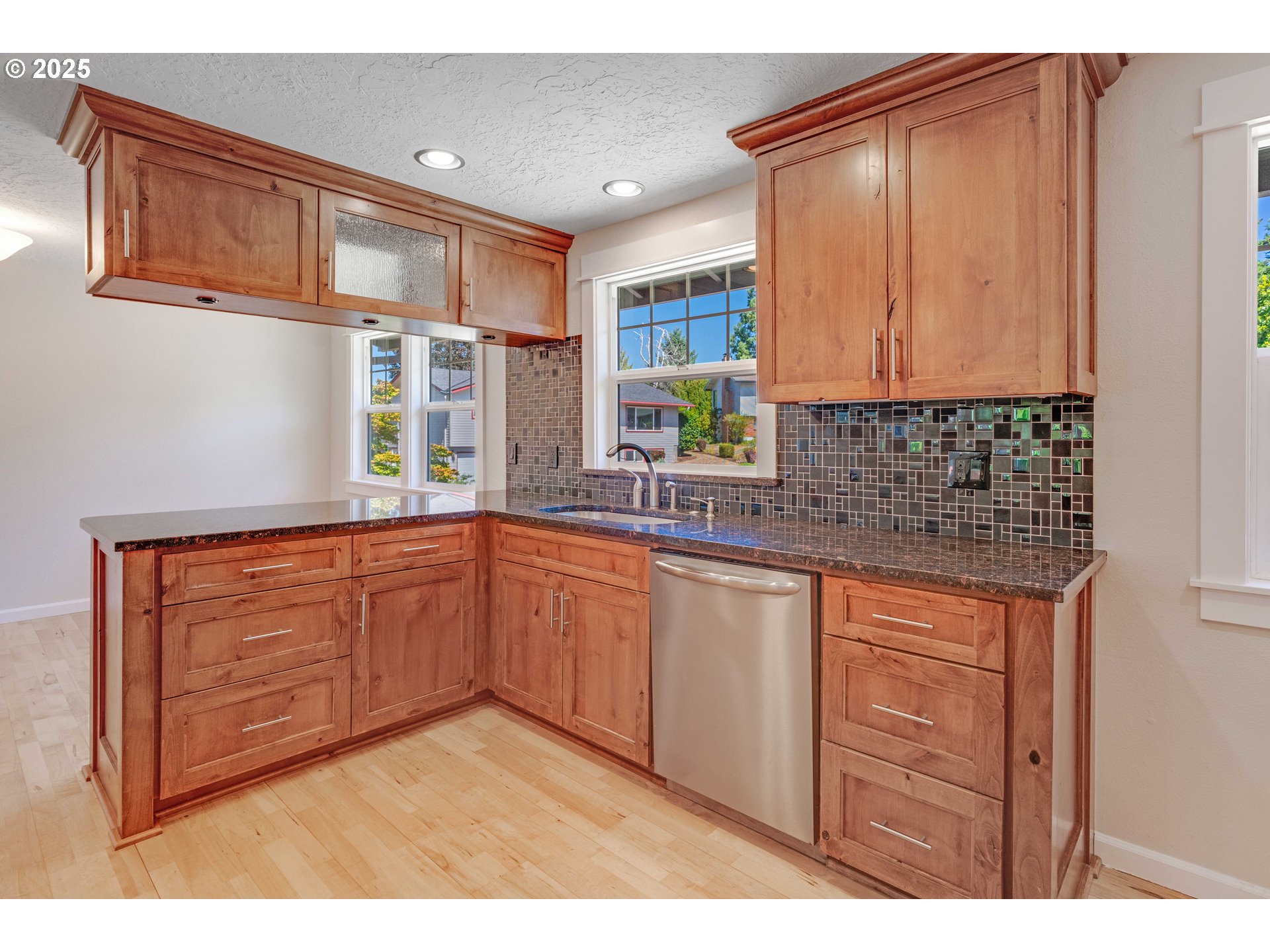 423 NE HACIENDA PL
