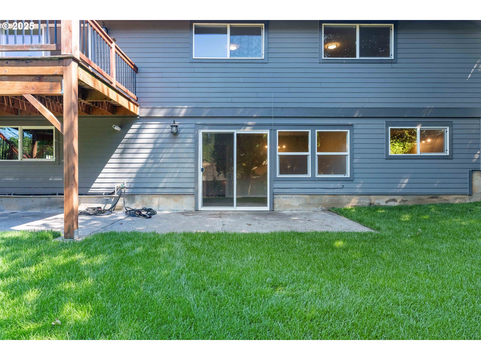 423 NE HACIENDA PL