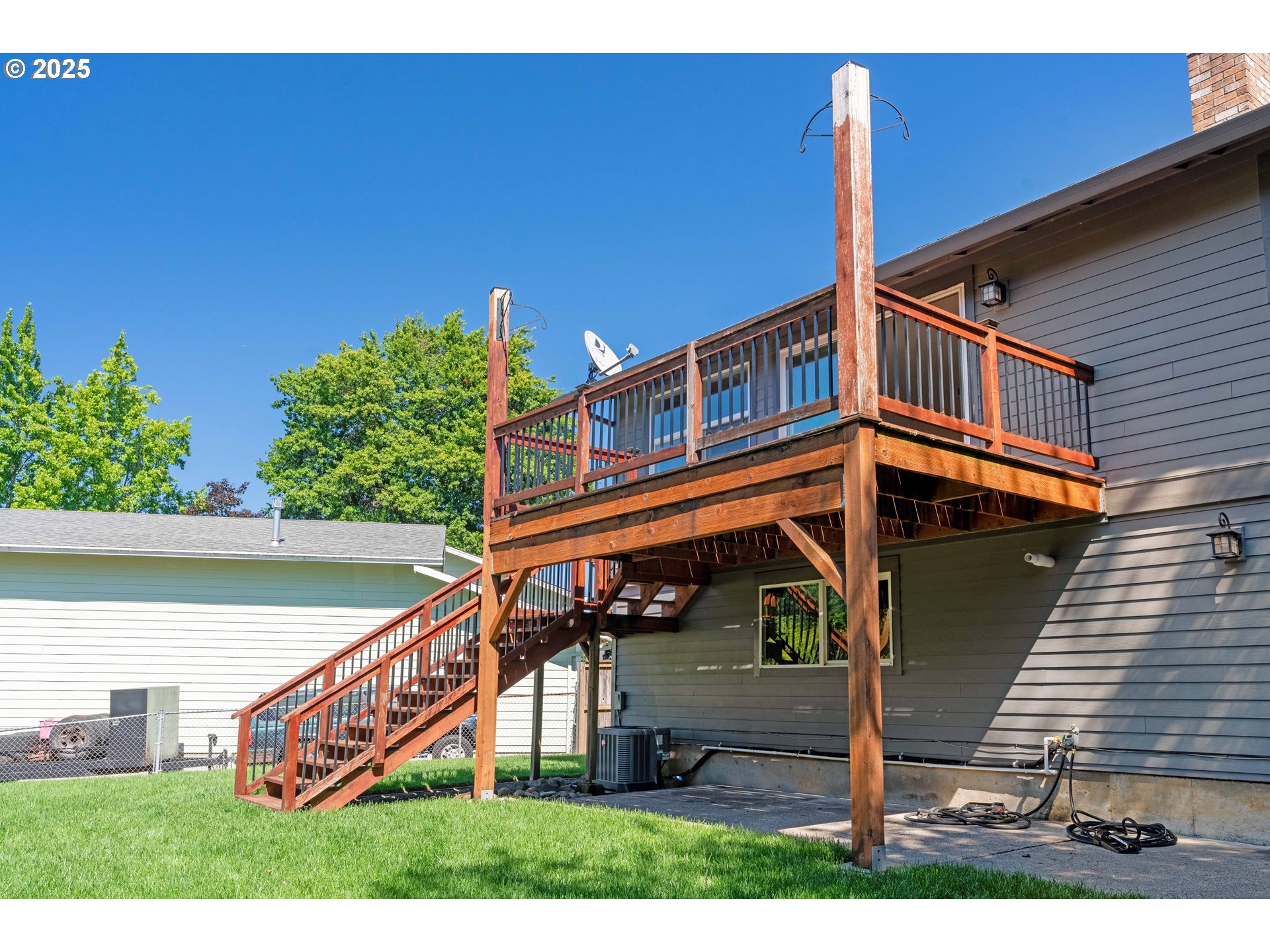 423 NE HACIENDA PL