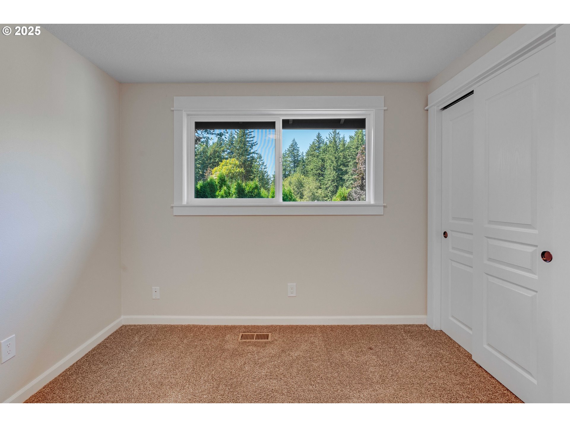 423 NE HACIENDA PL