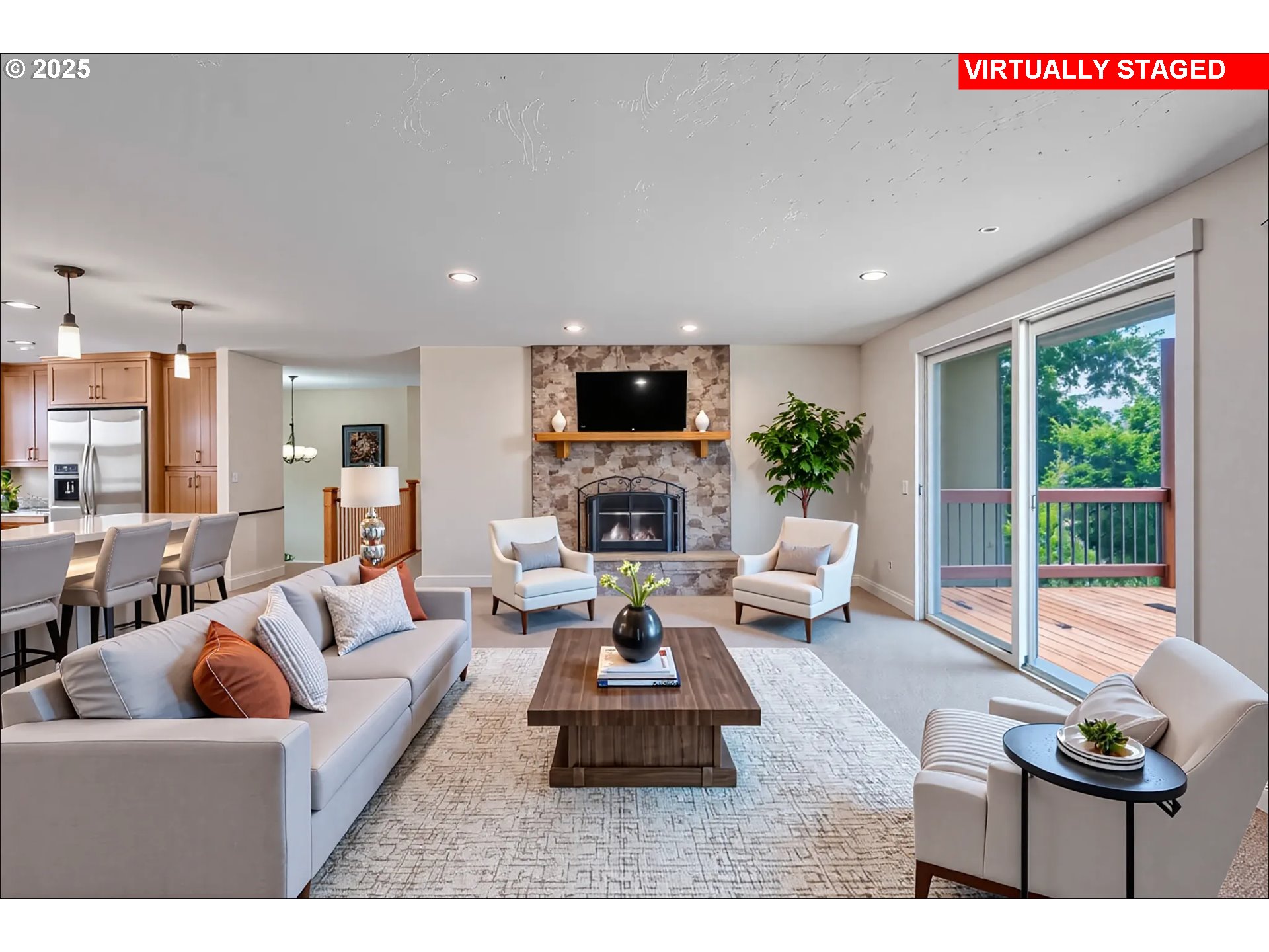 423 NE HACIENDA PL
