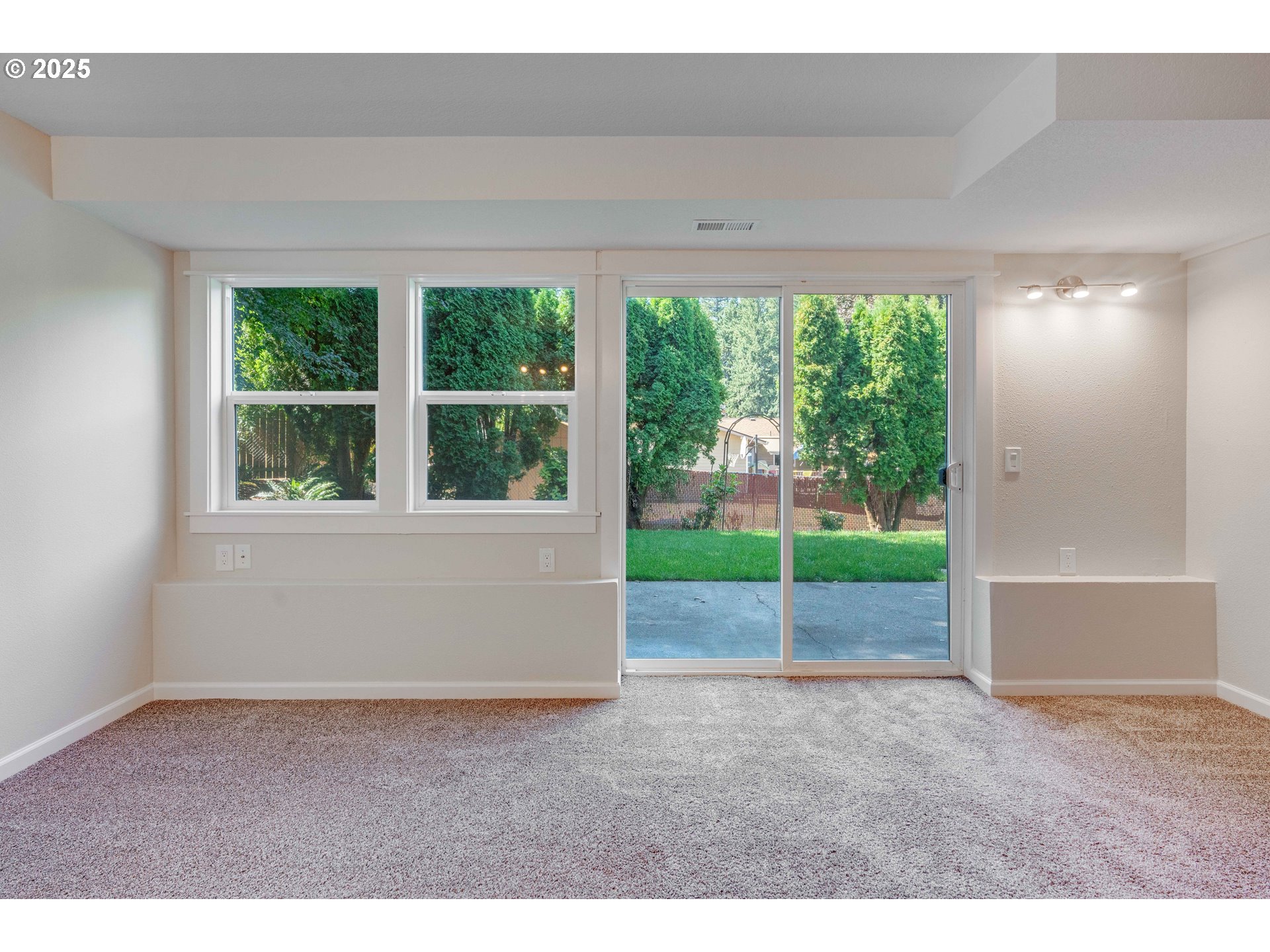 423 NE HACIENDA PL