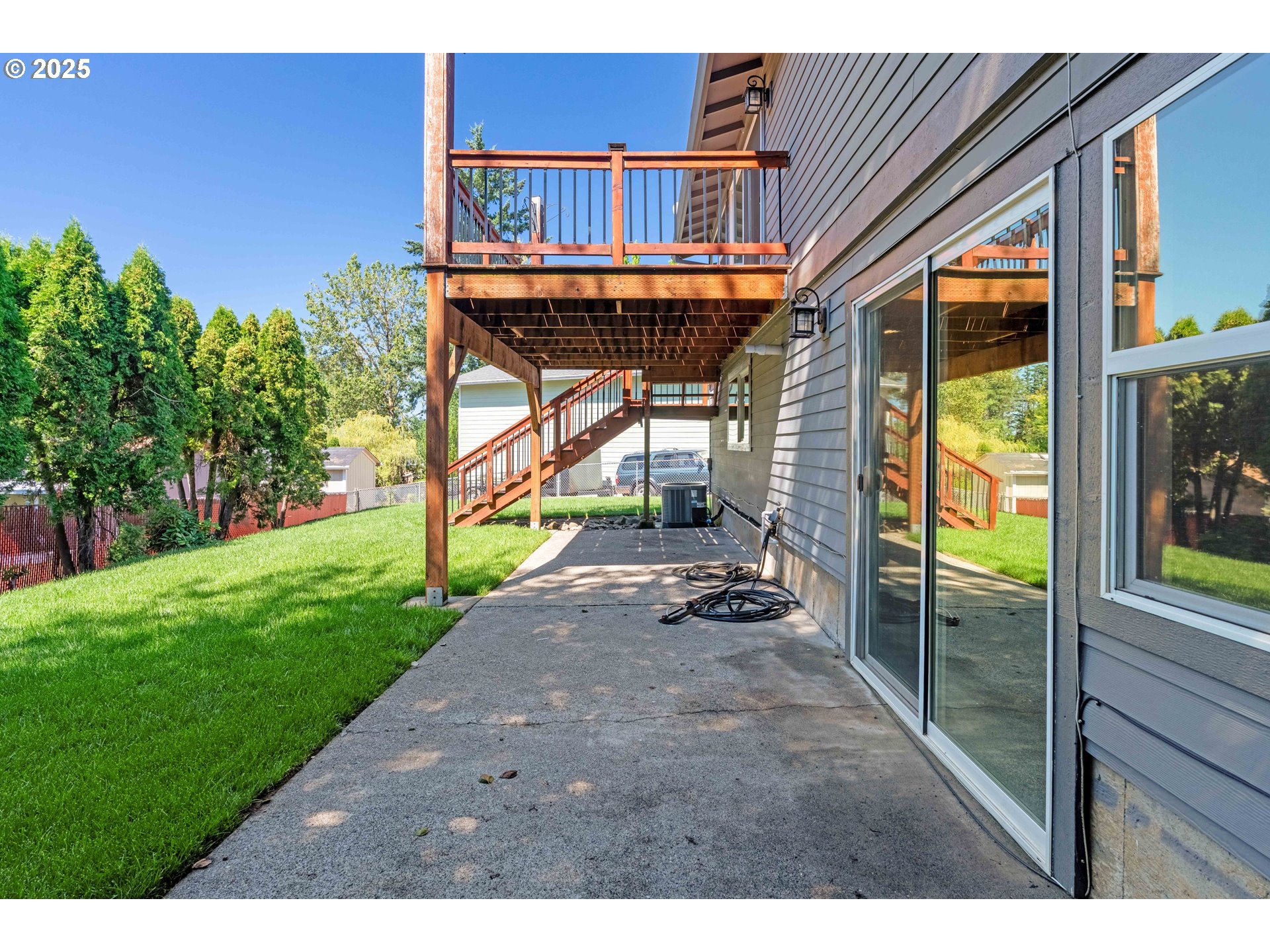 423 NE HACIENDA PL