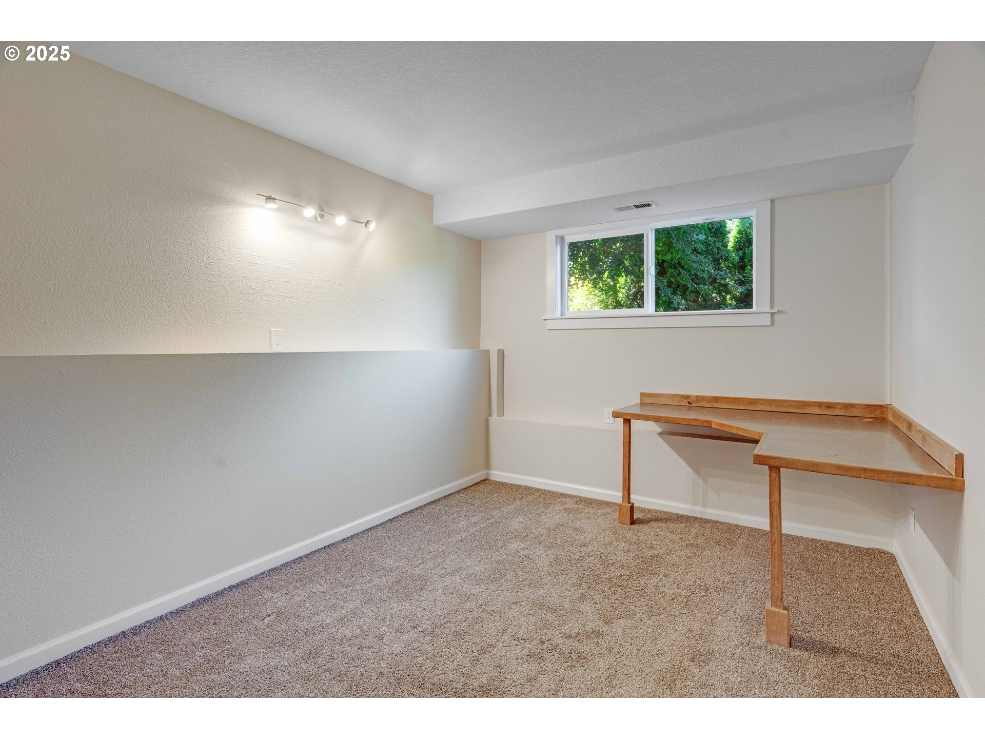 423 NE HACIENDA PL