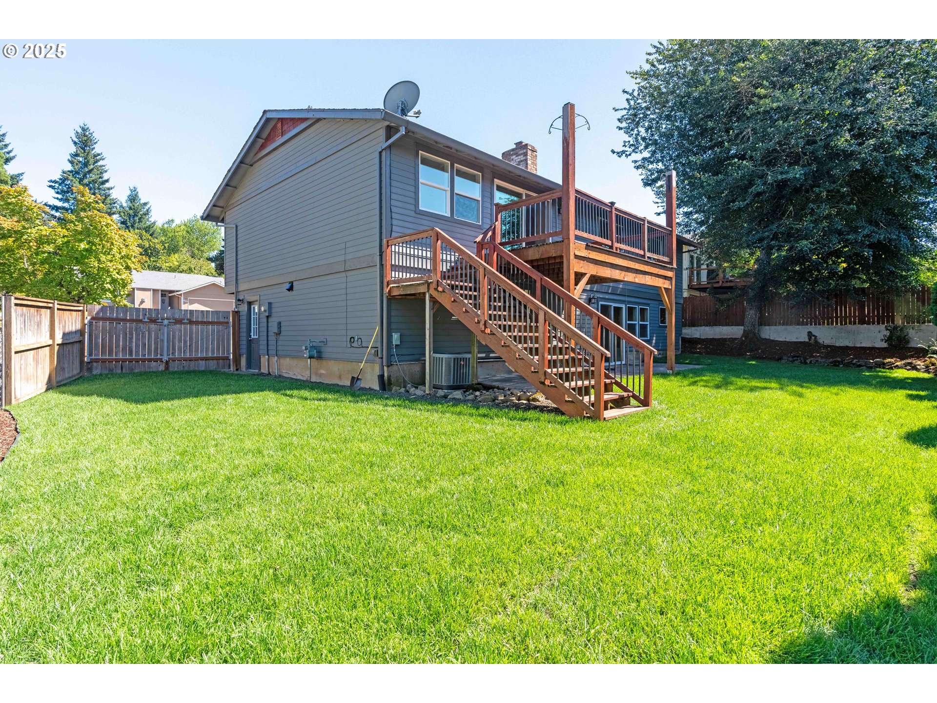 423 NE HACIENDA PL