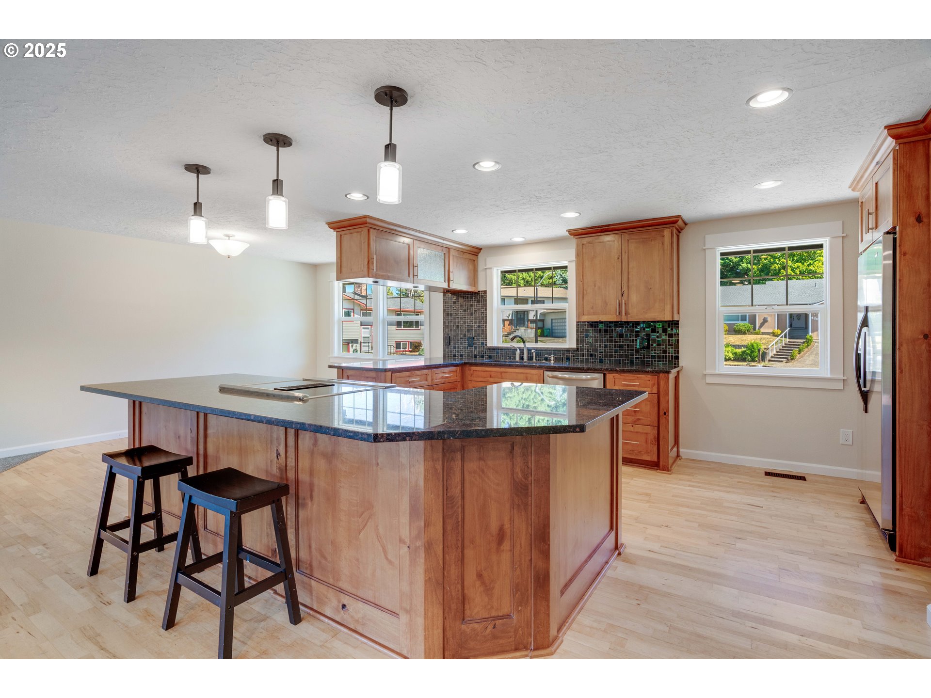 423 NE HACIENDA PL