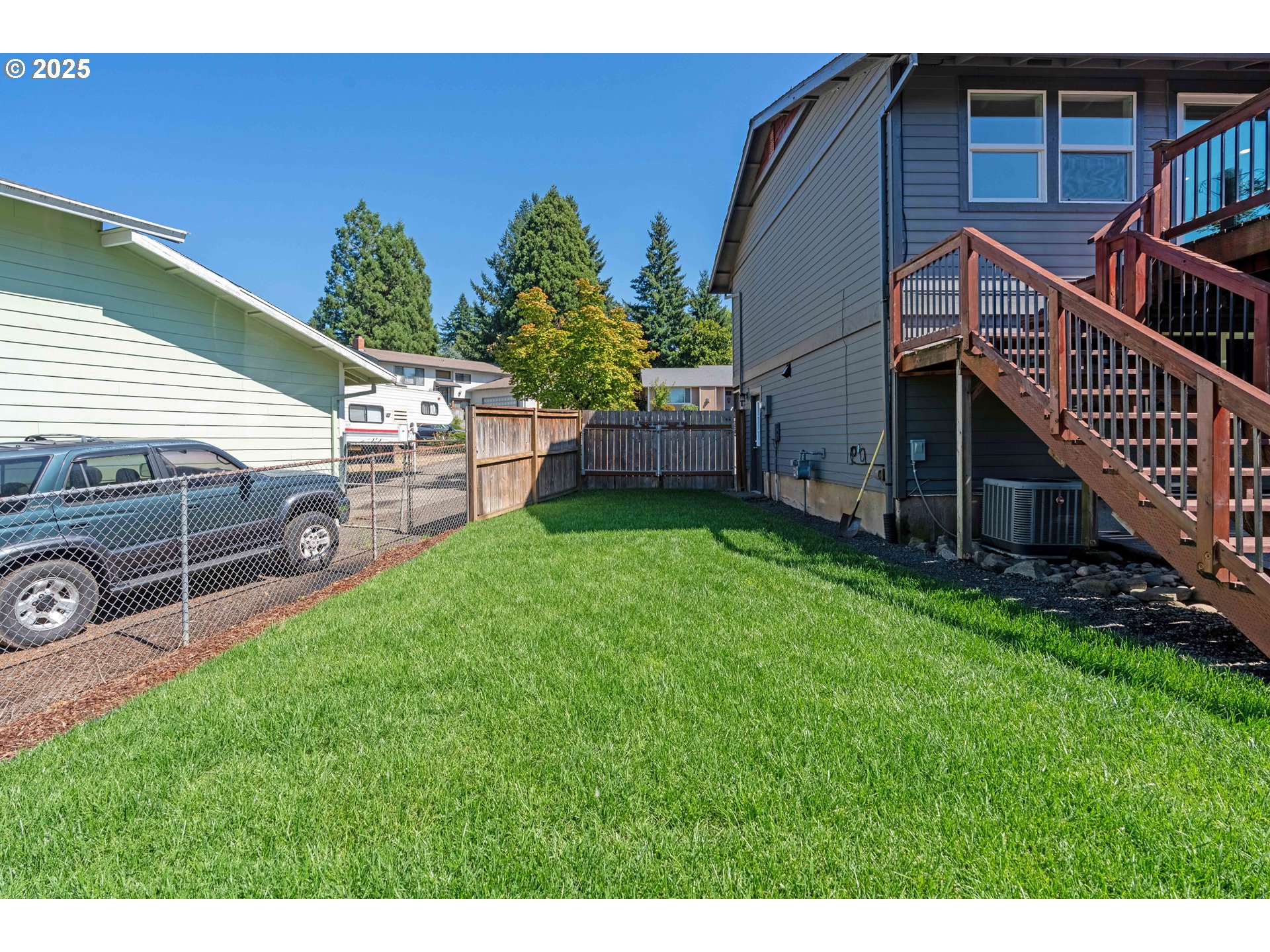 423 NE HACIENDA PL