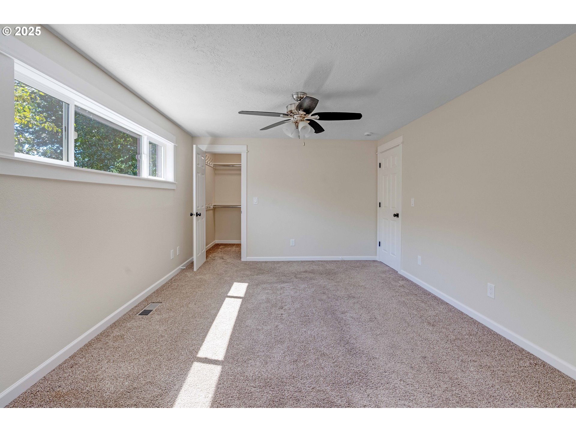 423 NE HACIENDA PL