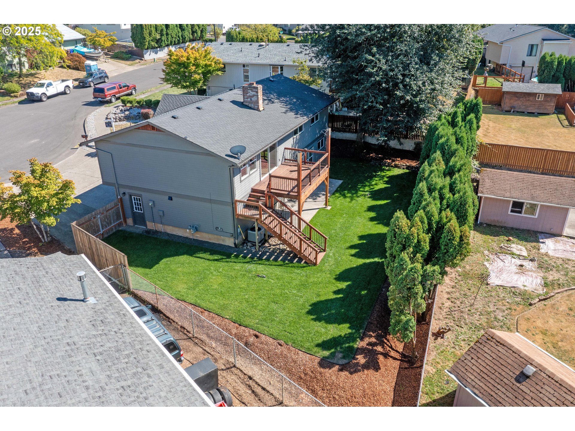 423 NE HACIENDA PL