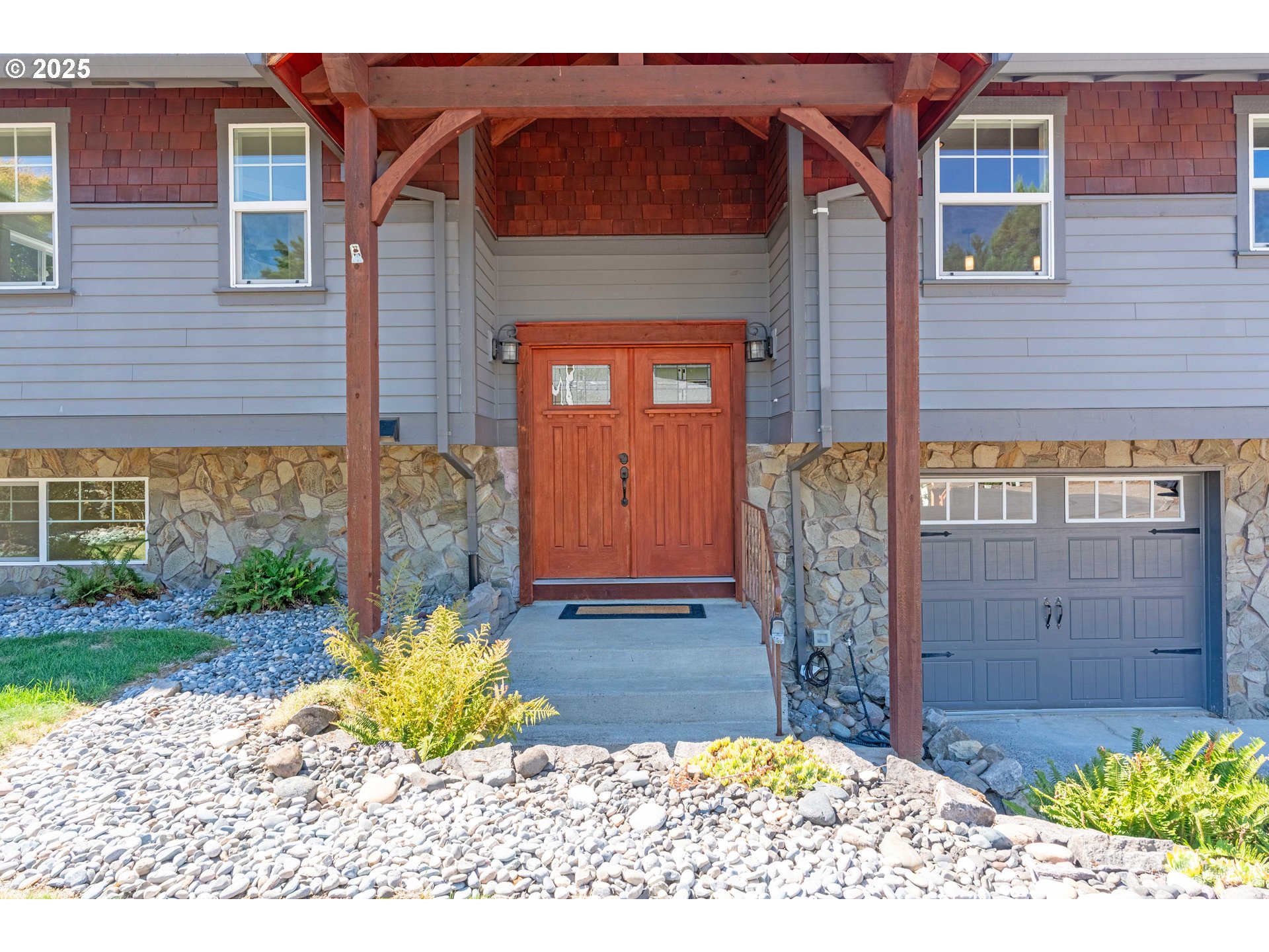 423 NE HACIENDA PL