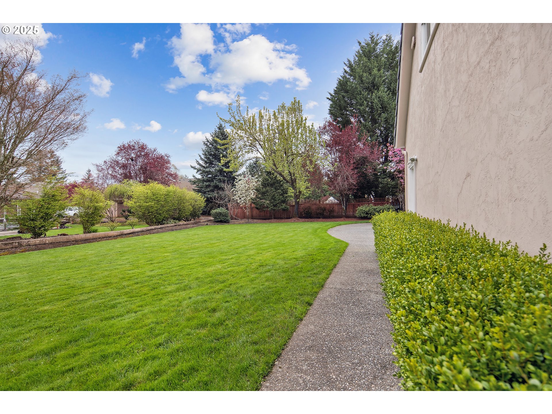 2835 NW LACAMAS DR