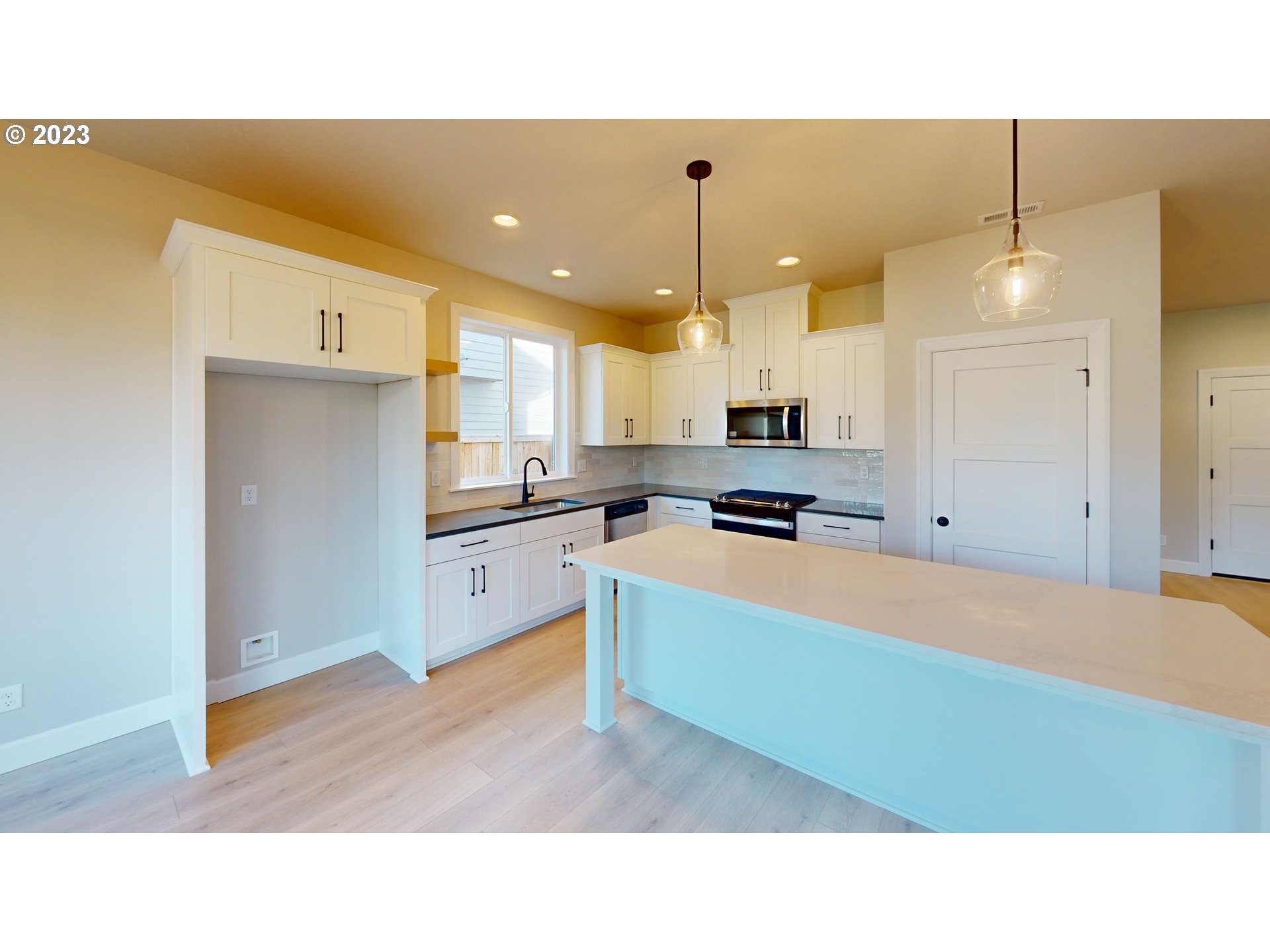 1012 NE 17th AVE L 22