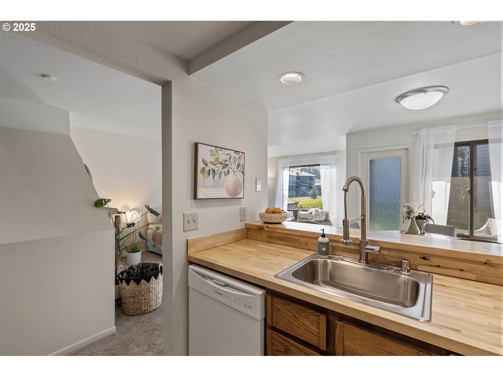 7807 NE LOOWIT LOOP 104